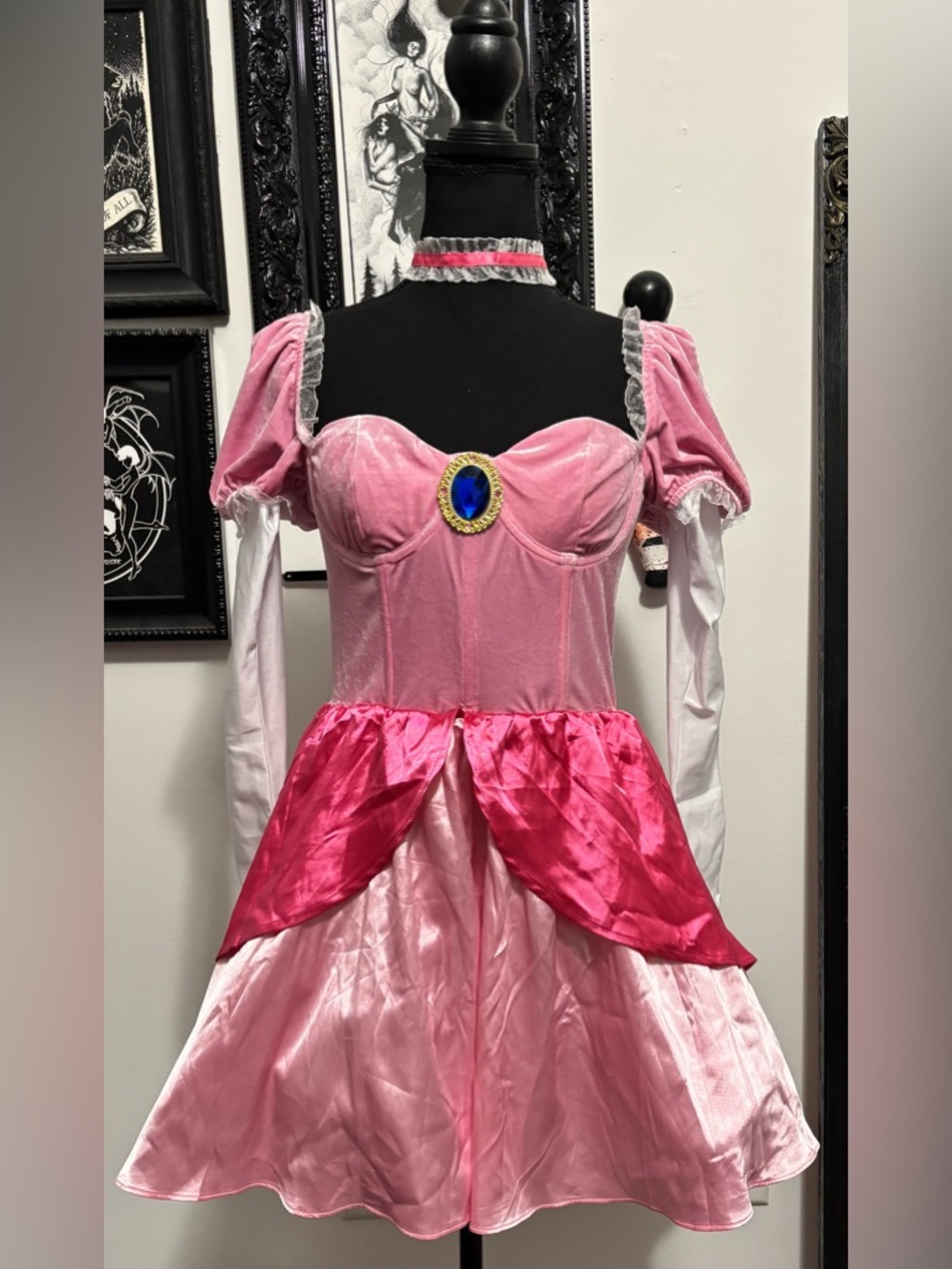 NWT Dolls Kill / Trickz N’ Treatz Princess Peach Costume
